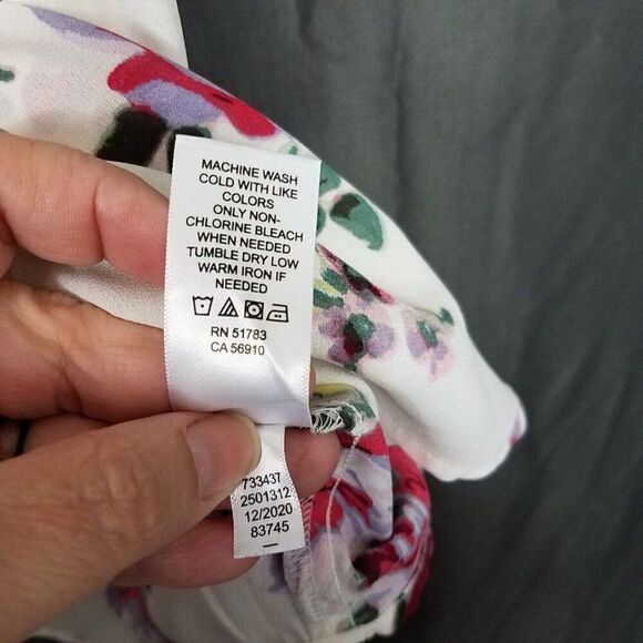 Maurices Medium V Neck White Floral Blouse Sleeveless Polyester Feminine Size M - Picture 4 of 11